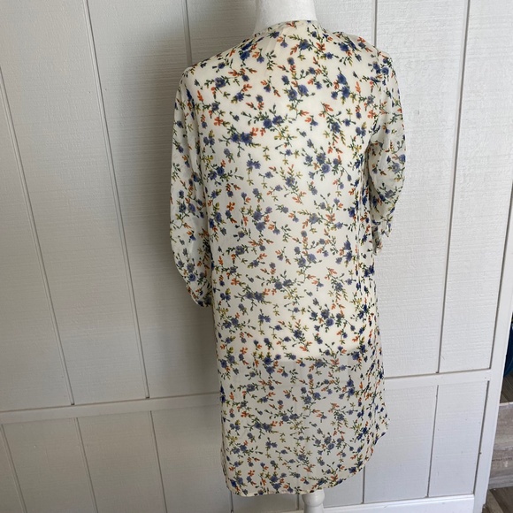 Lightweight Floral Coverup - Picture 3 of 4